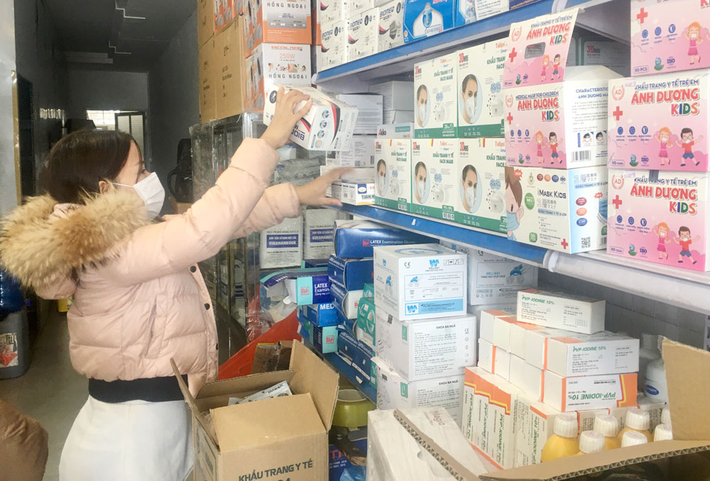  Hiện nay, nhiều người dân trong tỉnh đã có ý thức mua khẩu trang y tế về sử dụng để phòng, chống dịch COVID-19.