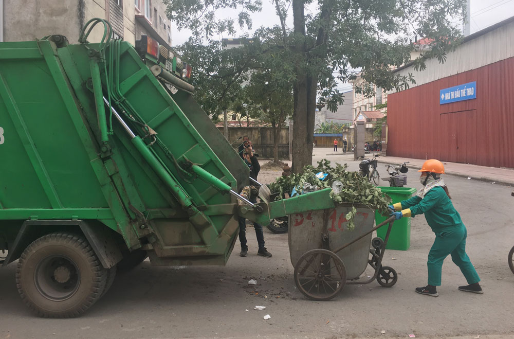  Đảm bảo an toàn phòng, chống dịch COVID-19 trong quá trình thu gom rác thải tại Bệnh viện A Thái Nguyên.