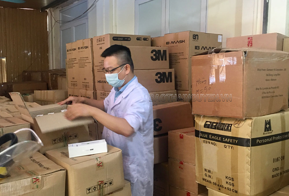  Trung tâm Y tế T.P Thái Nguyên chuẩn bị vật tư, hóa chất phục vụ công tác phòng, chống dịch COVID-19.