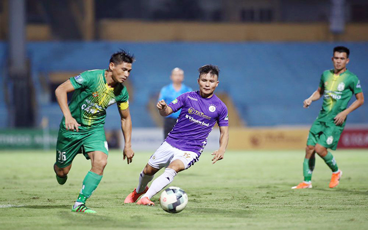  Sự trở lại của Quang Hải (giữa) là hy vọng của Hà Nội FC.