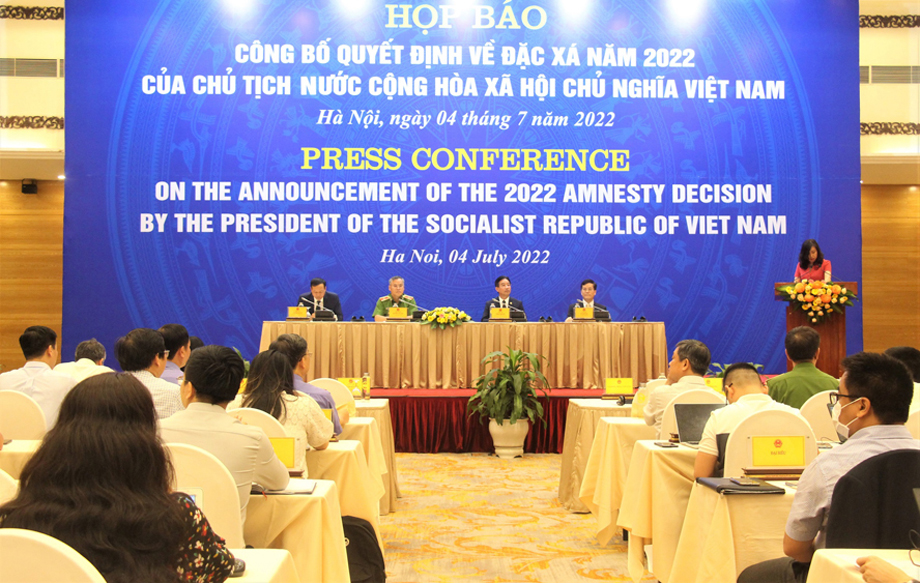  Quang cảnh họp báo.