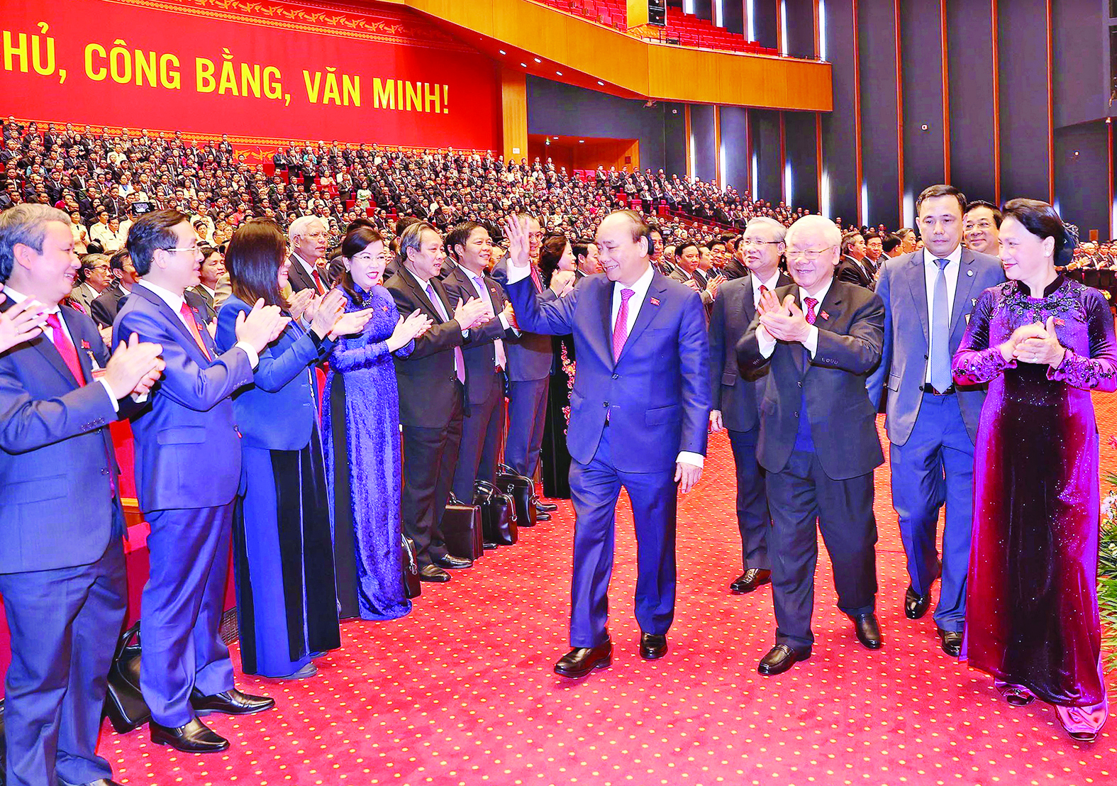  Tổng Bí thư, Chủ tịch nước Nguyễn Phú Trọng; Thủ tướng Chính phủ Nguyễn Xuân Phúc; Chủ tịch Quốc hội Nguyễn Thị Kim Ngân và các đại biểu dự Đại hội XIII của Đảng.