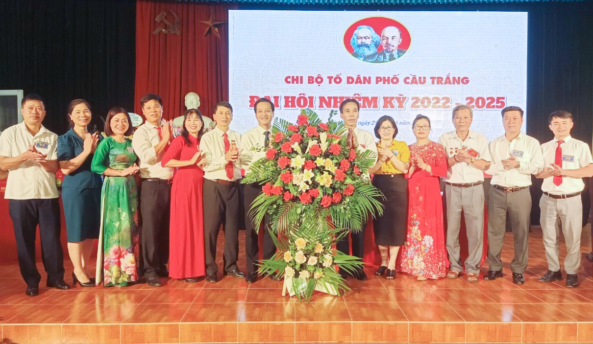  Chi bộ Cầu Trắng, Đảng bộ thị trấn Đu (Phú Lương) đã tổ chức thành công đại hội điểm nhiệm kỳ 2022-2025. 