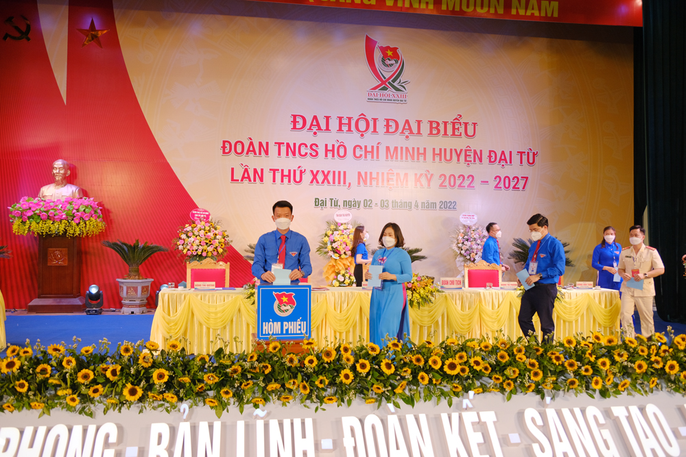 Các đại biểu bỏ phiếu bầu Ban Chấp hành Huyện đoàn Đại Từ khóa XXII, nhiệm kỳ 2022-2027