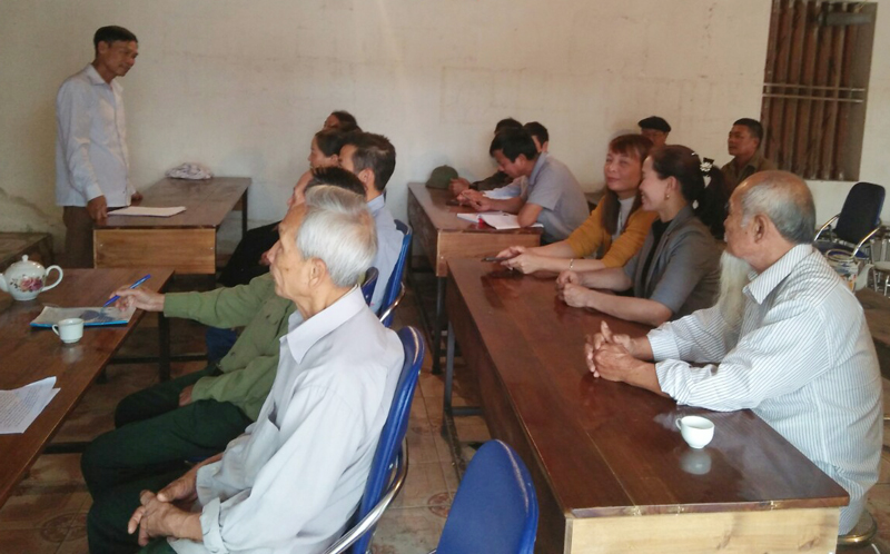  Một buổi sinh hoạt định kỳ của Chi bộ xóm 11 có sự tham gia của đại diện Đảng bộ xã Cù Vân.
