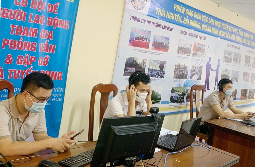  Sàn Giao dịch việc làm trực tuyến được Trung tâm Dịch vụ việc làm duy trì vào các ngày trong tuần.