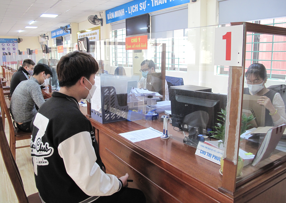  Trung tâm Dịch vụ việc làm (Sở Lao động - Thương binh và Xã hội) đẩy mạnh cải cách các thủ tục hành chính, tạo điều kiện thuận lợi nhất cho người lao động.
