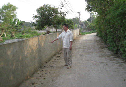  Bức tướng rào đã được xây lại của gia đình anh Nguyễn Văn Minh, Tổ trưởng tổ dân phố số 11, thị trấn Chùa Hang (Đồng Hỷ)