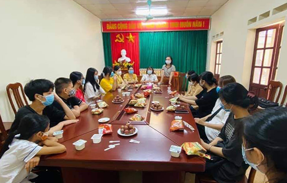  Hội LHPN T.P Sông Công tổ chức gặp gỡ, biểu dương các học sinh nghèo hiếu học trong dịp kết thúc năm học 2020-2021.