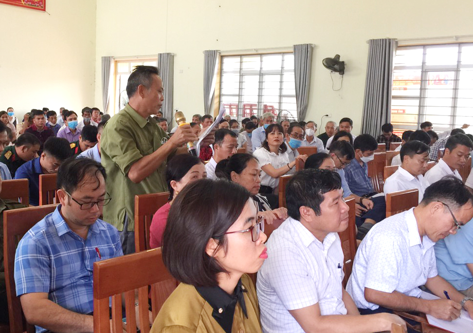  Người dân nêu ý kiến tại Hội nghị.
