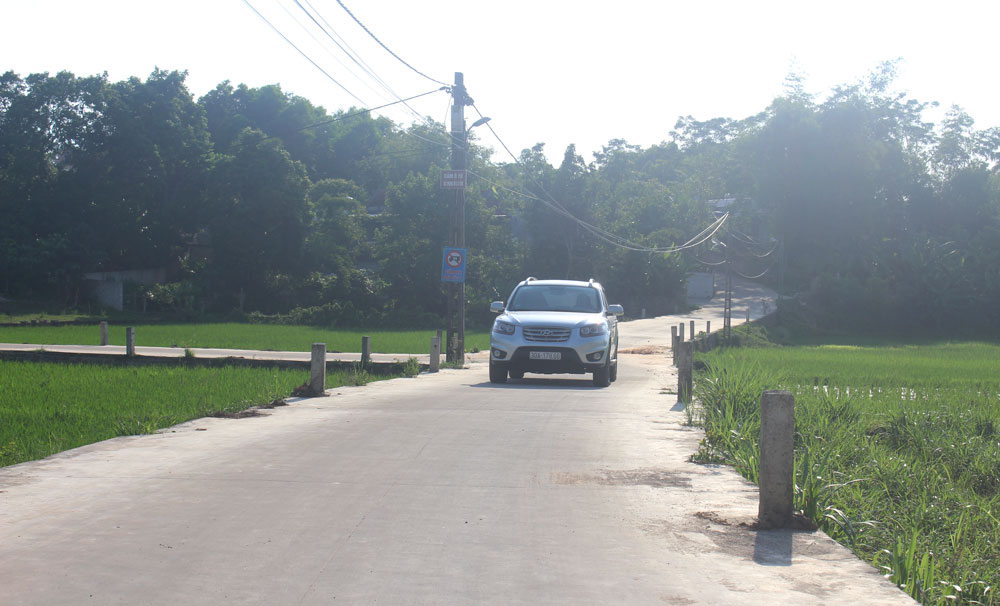  Nhằm phấn đấu trở thành phường, từ đầu năm đến nay, xã Bá Xuyên (T.P Sông Công) đã bê tông hóa được hơn 3km đường giao thông với chiều rộng từ 5m trở lên.