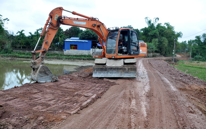  Để mở rộng tuyến đường dài 1,2km, rộng từ 3m lên 5m, 29 hộ dân ở phường Lương Châu đã hiến 3.200m2 đất.
