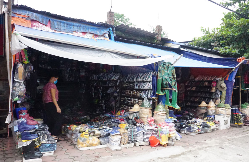 Sáng nay, chợ Dốc Hanh hoạt động trở lại sau một tuần bị phong tỏa do có liên quan đến ca nhiễm COVID-19.