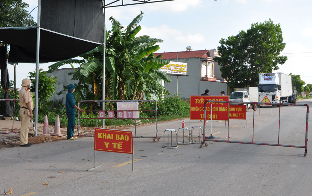  Vị trí đặt chốt tại Km96+500 trên Quốc lộ 37, thuộc phố Cầu Ca, xã Kha Sơn, cách điểm tiếp giáp huyện Hiệp Hòa (Bắc Giang) khoảng 300m có hành lang đường rộng, thuận tiện cho người dân khai báo y tế, dừng đỗ phương tiện.