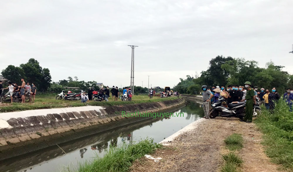  Hiện trường tìm thấy nạn nhân thứ 2 vụ đuối nước trên kênh hồ Núi Cốc, thuộc địa bàn tổ dân phố Ngân, phường Lương Sơn (T.P Sông Công).