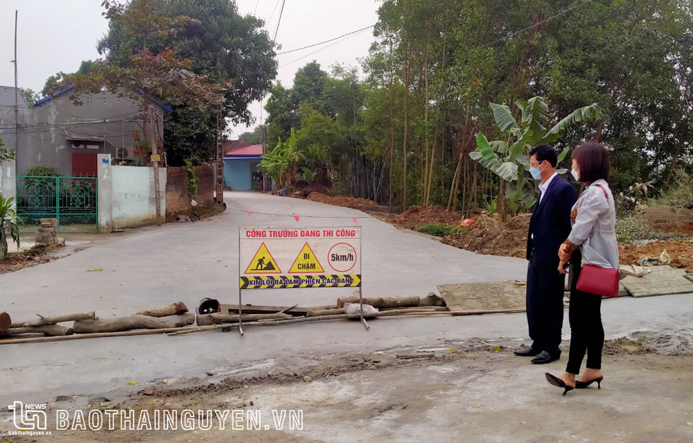  Tuyến đường bê tông tại tổ 4, phường Châu Sơn, có chiều dài 453m, rộng 6m, tổng vốn đầu tư 1,4 tỷ đồng do các doanh nghiệp trên địa bàn phường đóng góp xây dựng.