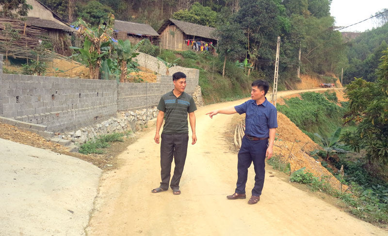 Năm 2020, xóm Ba Luồng – Khe Khoang đã vận động hàng chục hộ dân hiến đất, thu đối ứng trên 100 triệu đồng làm trên 500m đường bê tông.