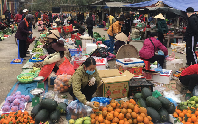  Phiên chợ ngày cận Tết ở xã vùng cao Quang Sơn (Đồng Hỷ) nhộn nhịp hơn ngày thường.