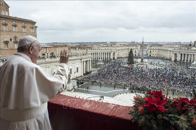  Giáo hoàng Francis đọc sứ điệp Giáng sinh tại Quảng trường Thánh Peter ở Vatican, ngày 25/12/2021. Ảnh: AFP/TTXVN