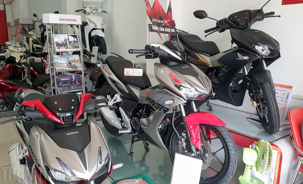 Mẫu xe côn tay Honda Winner tăng giá niêm yết 100.000 đồng.
