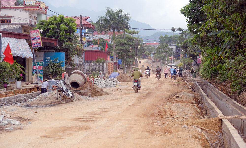 Các nhà thầu đang khẩn trương thực hiện Dự án nâng cấp tuyến Đường tỉnh 261 đoạn qua địa bàn 6 xã, thị trấn của huyện Đại Từ.