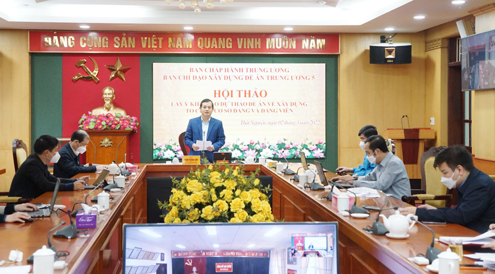  Đồng chí Phạm Hoàng Sơn phát biểu ý kiến tại Hội thảo.