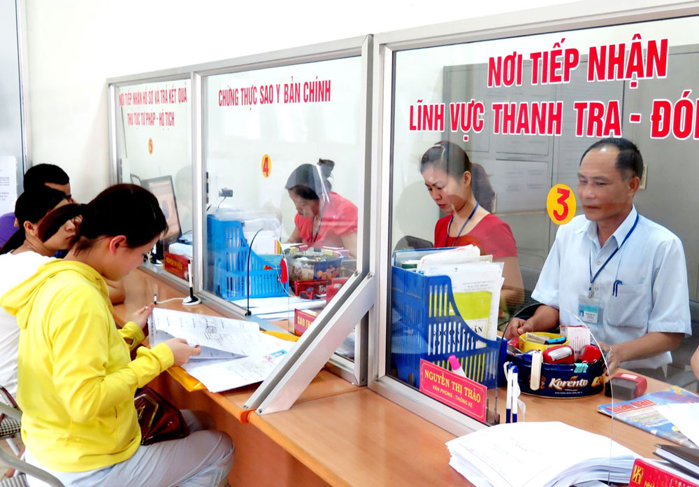  Được quan tâm đầu tư về cơ sở vật chất và nhân lực, Bộ phận Tiếp nhận và Trả kết quả của UBND phường Phan Đình Phùng (TP. Thái Nguyên) hoạt động hiệu quả.