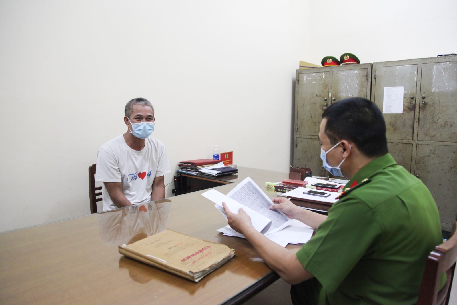  Cơ quan Cảnh sát điều tra Công an tỉnh Thái Nguyên lấy lời khai của Hà Văn Chư.