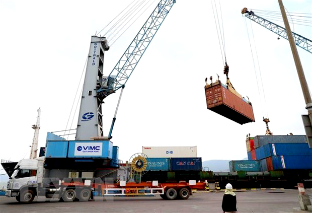 Cảng cạn là trung tâm kiểm hóa tập trung, tập kết container, điểm thông quan hàng hóa xuất nhập khẩu. (Ảnh: TTXVN)