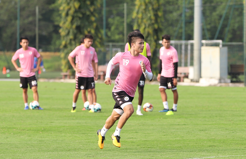 Các cầu thủ Hà Nội FC tích cực luyện tập để chuẩn bị cho V-League trở lại.