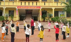  Cocirc; vagrave; trograve; Trường Mầm non Chugrave;a Hang trong giờ học ngoại khoacute;a