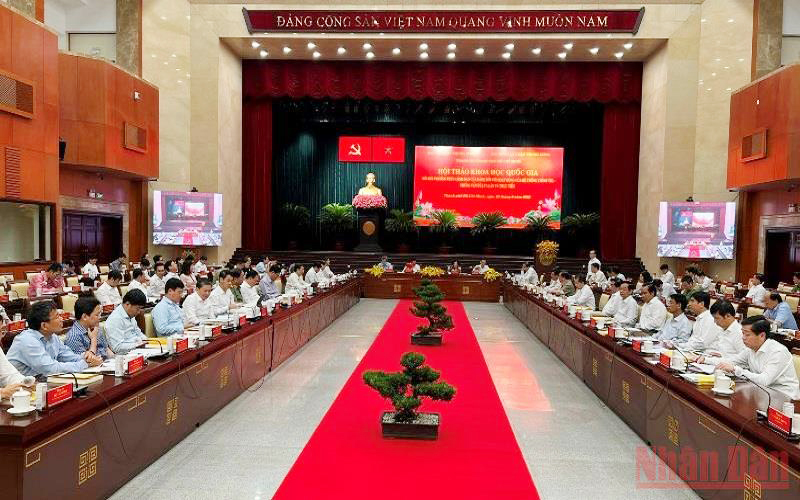  Các đại biểu dự hội thảo khoa học quốc gia.