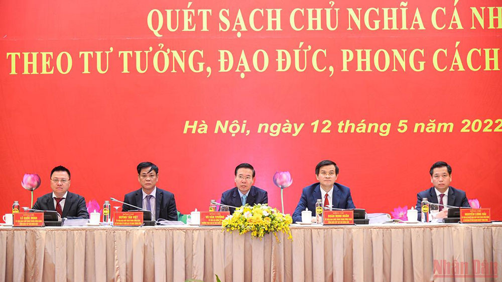  Các đồng chí chủ trì hội thảo. (Ảnh: Thành Đạt)