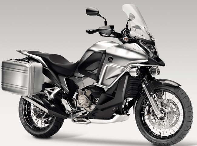  Crosstourer dự kiến sẽ là đối thủ trực tiếp tới BMW GS, Yamaha Super Tenere…