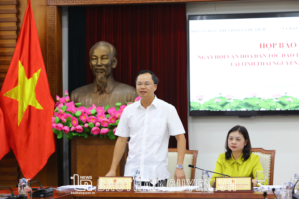  太原省文化体育旅游厅厅长阮玉尊报告文化日的准备工作。