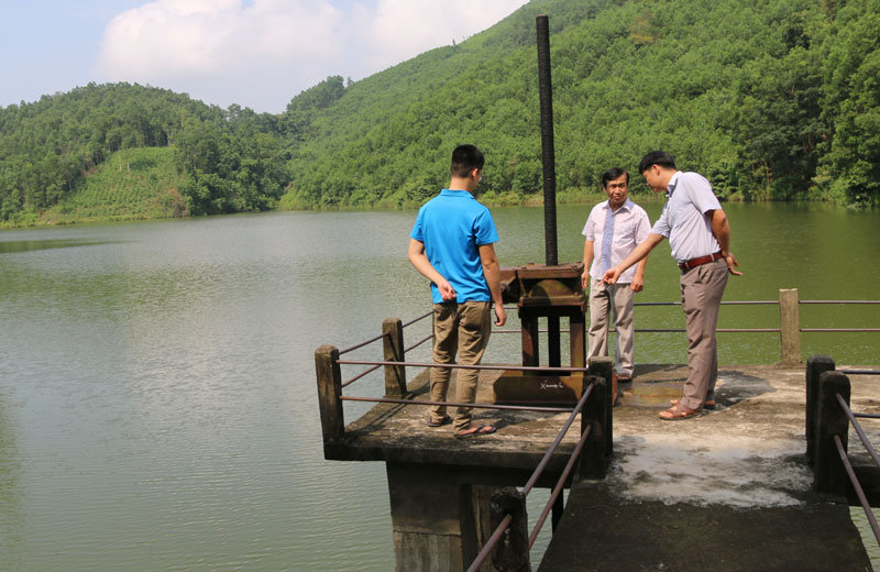  Công trình hồ Quán Chẽ (xã Dân Tiến, Võ Nhai) đang ở cao trình 73,72/73,70, đảm bảo đủ nước tưới cho 2 xã Dân Tiến, Bình Long với tổng diện tích 360ha lúa và cây màu.