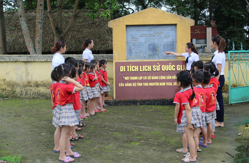  Di tích nơi ra đời Chi bộ Đảng đầu tiên của tỉnh Thái Nguyên tại xã La Bằng là “địa chỉ đỏ” giáo dục truyền thống cách mạng cho thế hệ trẻ.
