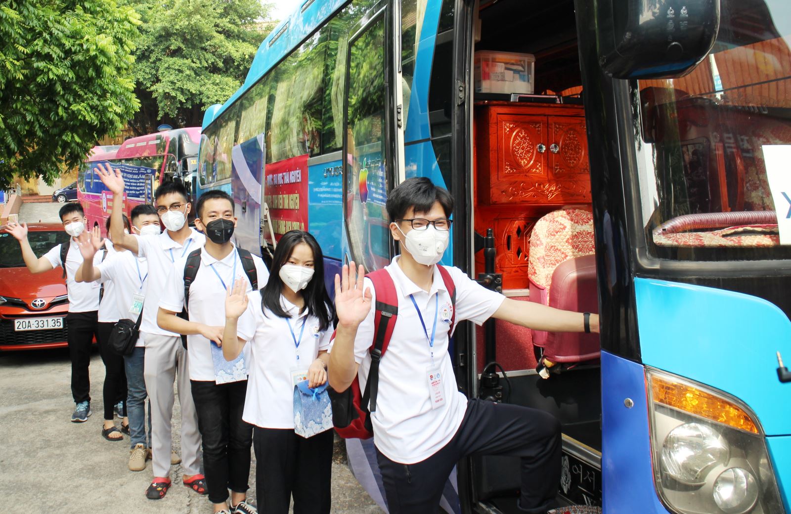 Sinh viên Trường Đại học Y - Dược Thái Nguyên trước giờ lên đường vào T.P Hồ Chí Minh tham gia phòng, chống dịch COVID-19.