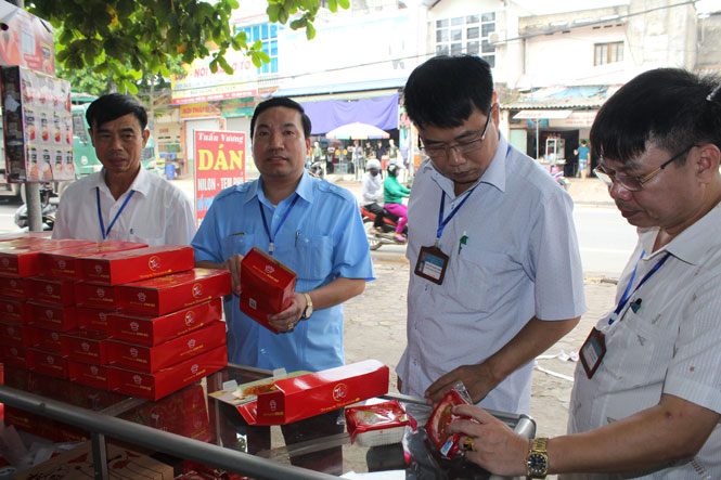 Đoàn kiểm tra liên ngành ATTP của tỉnh kiểm tra tại Cửa hàng tự chọn Lan Minh, phường Ba Hàng (T.X Phổ Yên)