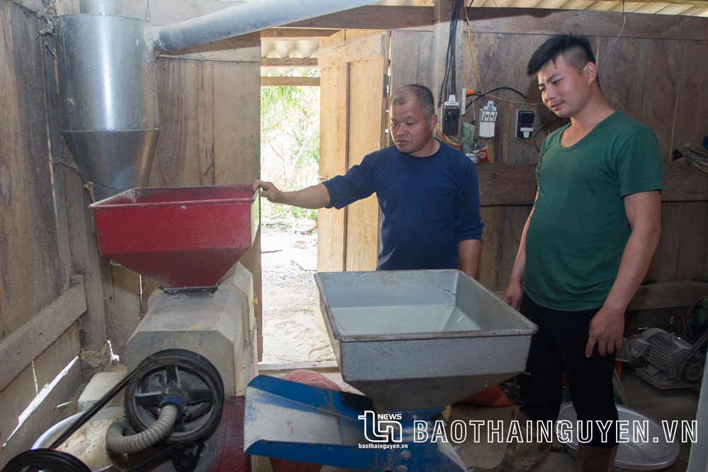  Chiếc máy xay xát của gia đình ông Triệu Văn Phượng sử dụng điện lưới.