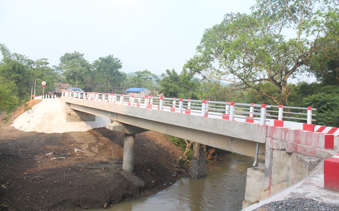 Cầu Đồng Cháy thuộc Dự án LRAMP, xã Phú Lý (Phú Lương), vừa được đưa vào sử dụng từ tháng 2.