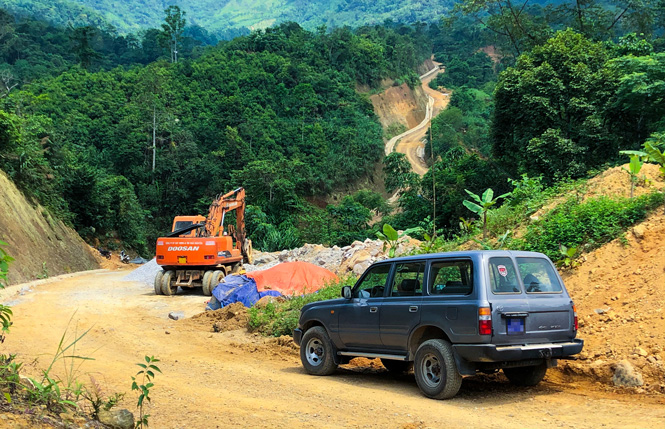 Với dự án đầu tư bê tông hóa tuyến đường Đường Na Rang - Khe Rạc - Cao Sơn (xã Vũ Chấn) - Cao Biền (xã Phú Thượng), những chiếc xe ô tô gầm cao đã có thể đến được tận trung tâm xóm Cao Biền.