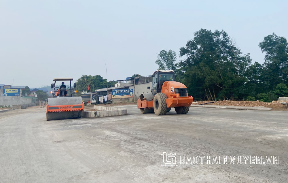  Tuyến đường 261, đoạn qua địa phận xã Cát Nê (Đại Từ), đang được hoàn thiện.