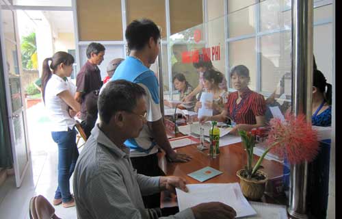  Bộ phận một cửa tại UBND phường Tân Thịnh đi vào hoạt động có nề nếp tạo điều kiện thuận lợi cho người dân đến liên hệ công việc. 