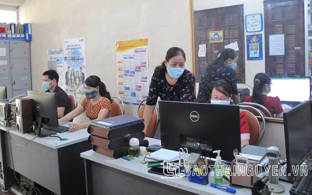  Chi bộ Công ty CP Thương mại sách 2T, Đảng bộ phường Hoàng Văn Thụ, T.P Thái Nguyên, có 6 đảng viên đều nắm giữ các vị trí chủ chốt.