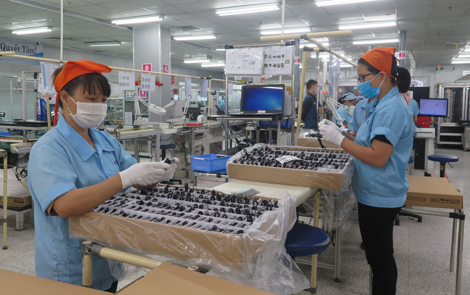  Sản xuất linh kiện điện tử tại Công ty TNHH RF Tech, Khu công nghiệp Điềm Thụy (Phú Bình).