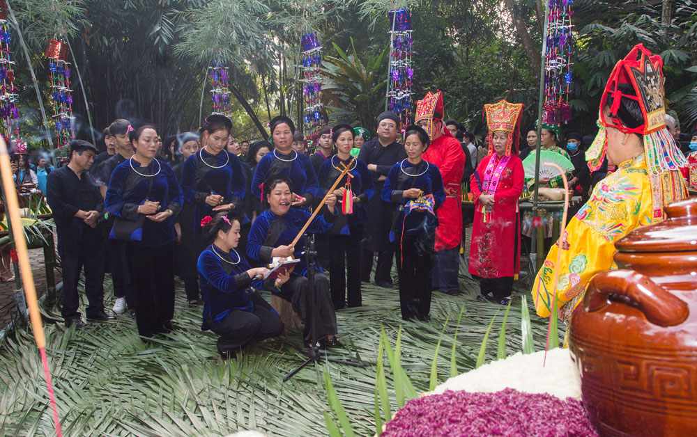  Từ nhiều năm nay, Khu bảo tồn Làng nhà sàn dân tộc sinh thái Thái Hải đưa văn hóa Then vào trong đời sống của cư dân trong làng.