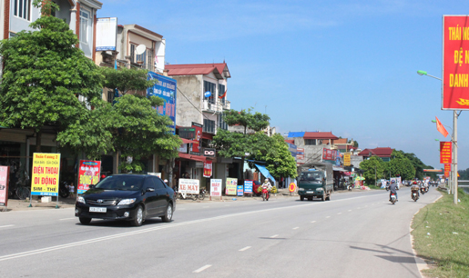  Dưới sự lãnh đạo của Ban Chấp hành Đảng bộ Huyện ủy Phú Bình, những năm gần đây, bộ mặt đô thị và nông thôn của huyện đã có nhiều thay đổi tích cực, đời sống của người dân ngày càng được nâng cao. Trong ảnh Một góc thị trấn Hương Sơn hôm nay.