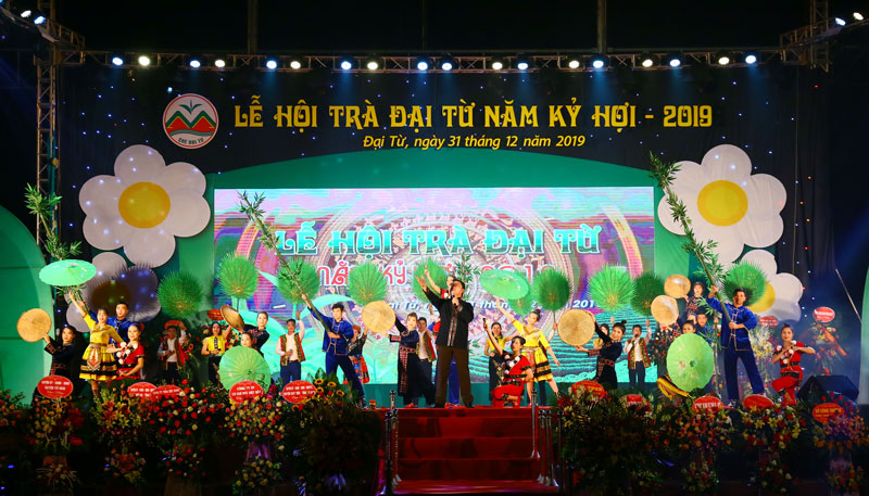  Màn múa hát "Việt Bắc nhớ Bác Hồ" tại Lễ Khai mạc.