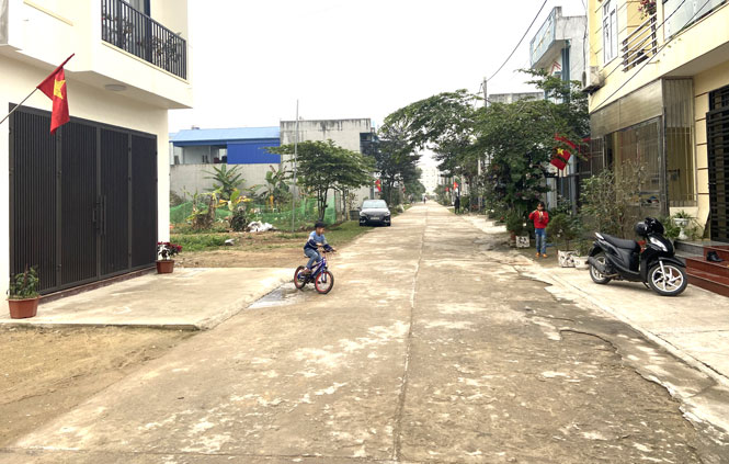  Từ sự lãnh đạo của Chi bộ, hiện nay, tổ dân phố Nguyên Gon đã hoàn thành bê tông hóa các tuyến đường giao thông nội tổ.